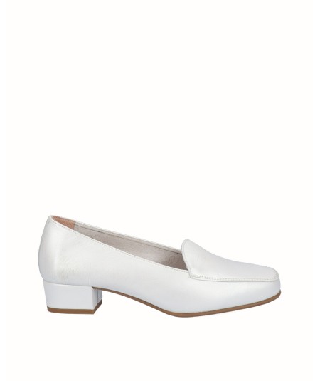 White nacreous leather high-heeled moccasin shoe