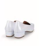 Zapato mocasín tacón piel nacarada blanco