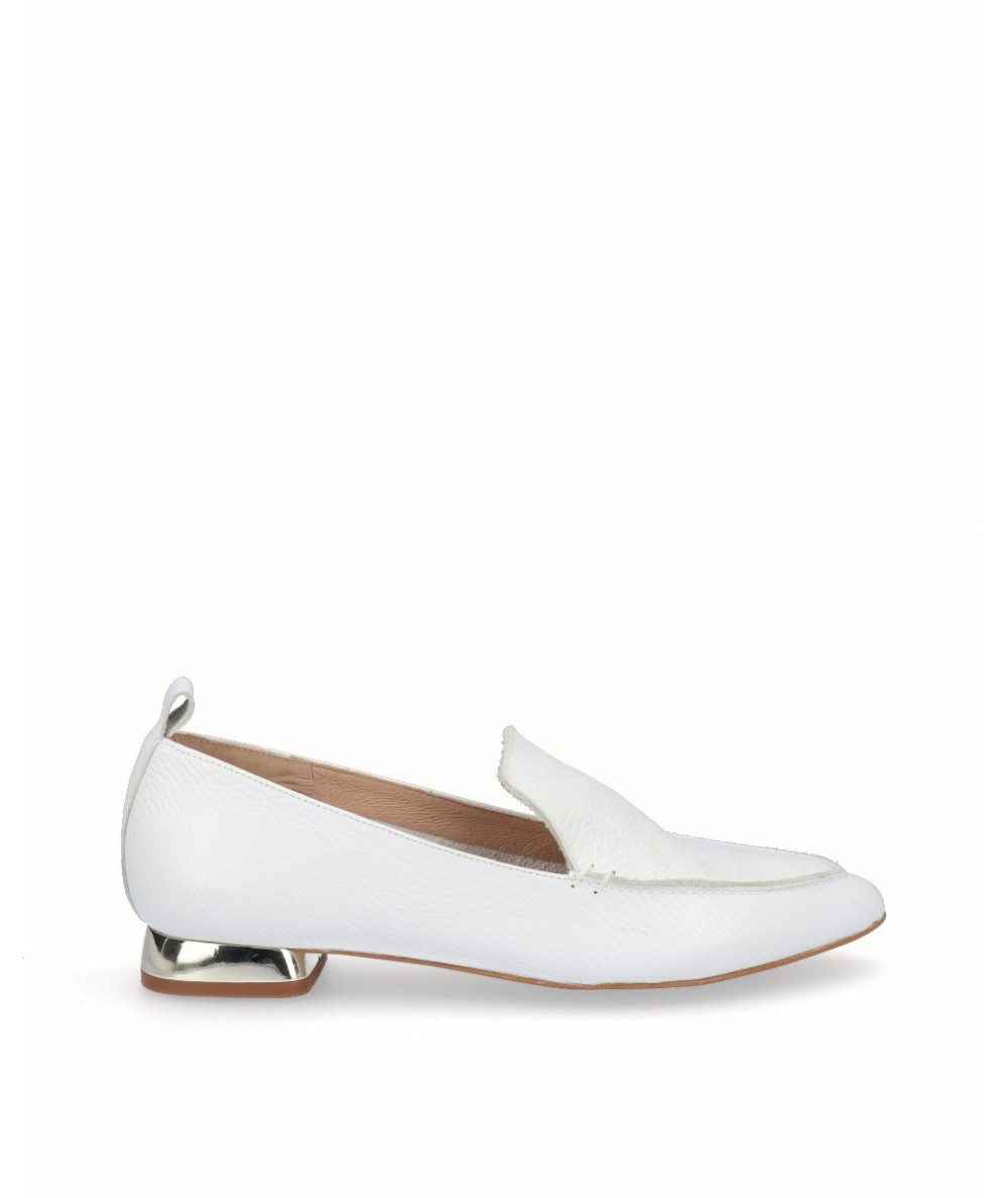 White leather flat moccasin shoe