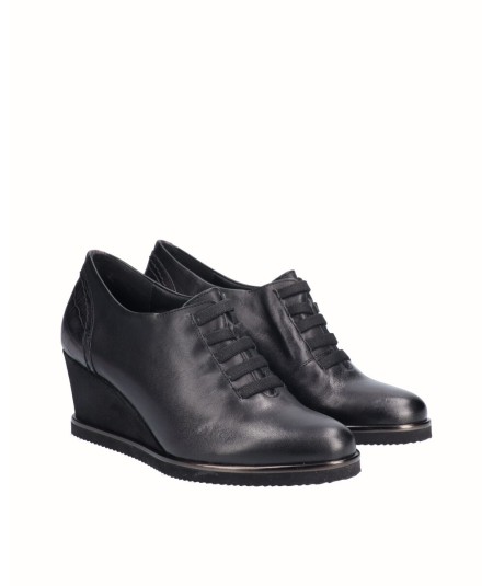 Zapato cuña piel combinado con piel metalizado grabado serpiente negro con elástico