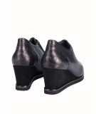 Leather wedge shoe combined with metallic black snake engraved leather with elastic