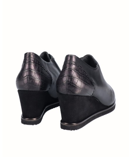 Zapato cuña piel combinado con piel metalizado grabado serpiente negro con elástico