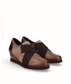 Combined suede and patent leather wedge shoe with taupe snake print with elastic