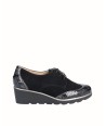 Leather wedge blucher shoe combined with black snake engraved patent leather