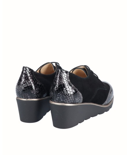 Zapato blucher cuña piel ante combinado piel charol grabado serpiente negro
