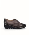 Suede leather wedge blucher shoe combined gray snake engraved patent leather