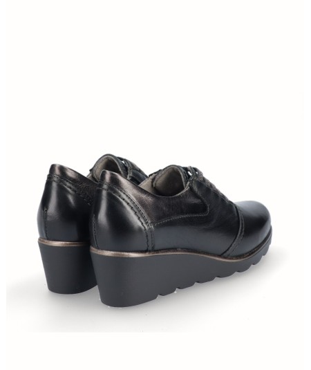 Black leather wedge shoe with elastic