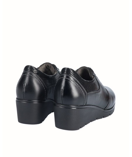 Black leather sports shoe