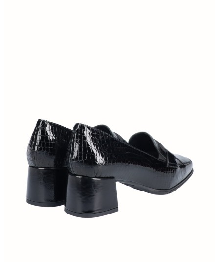 Black engraved patent leather high heel shoe