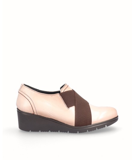 Beige patent leather wedge sports shoe