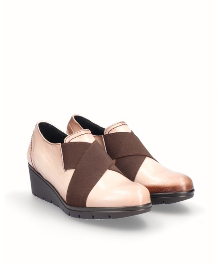 Beige patent leather wedge sports shoe