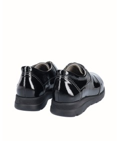Black patent leather sports shoe with elastics