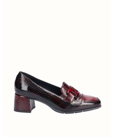 Burgundy engraved patent leather high heel shoe