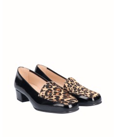 Zapato tacón mocasín piel charol combinado leopardo