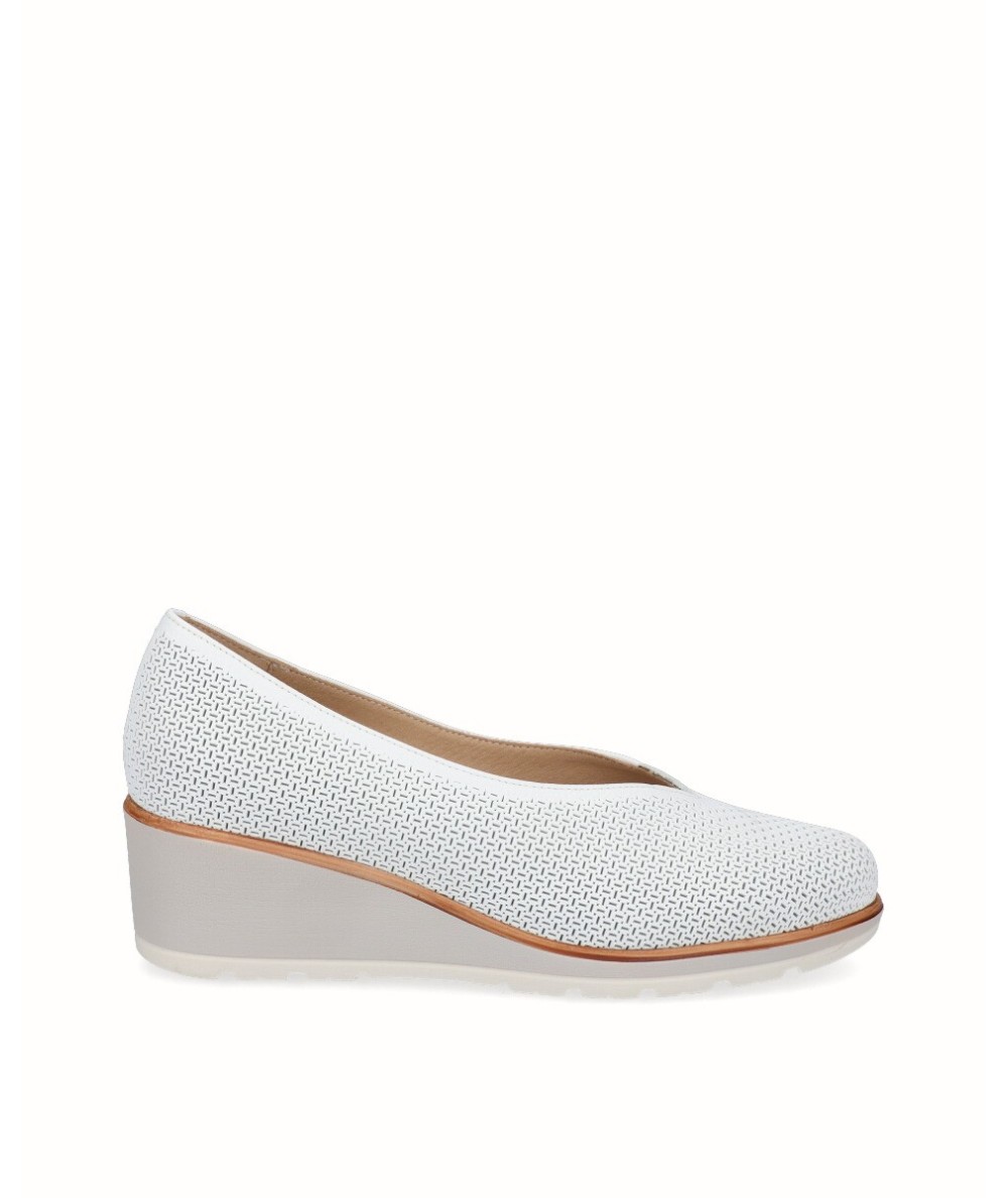 White leather wedge shoe