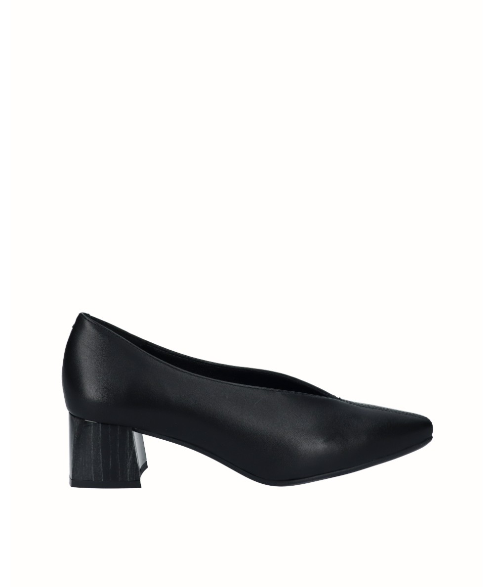 Black smooth leather high-heeled shoe