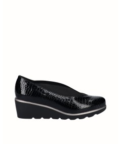 Black engraved leather wedge shoe