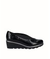 Zapato cuña piel grabada negro