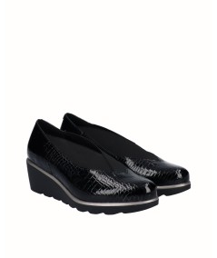 Black engraved leather wedge shoe