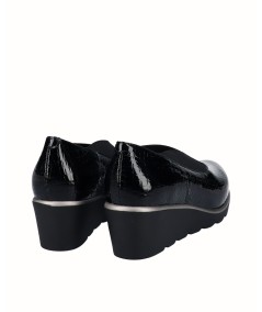 Black engraved leather wedge shoe