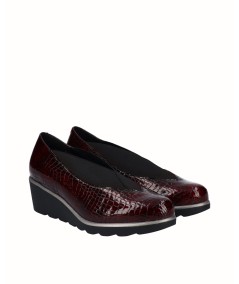 Burgundy engraved leather wedge shoe