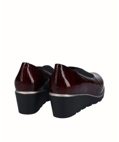 Burgundy engraved leather wedge shoe