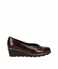 Brown engraved leather wedge shoe