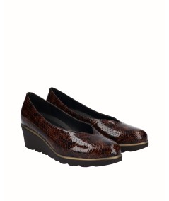 Brown engraved leather wedge shoe