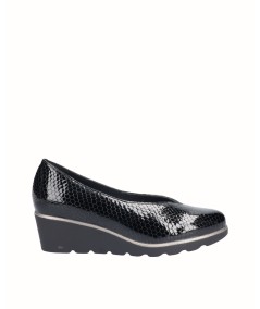 Black engraved leather wedge shoe