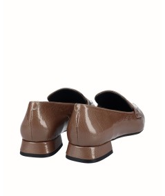 Brown patent leather low heel shoee