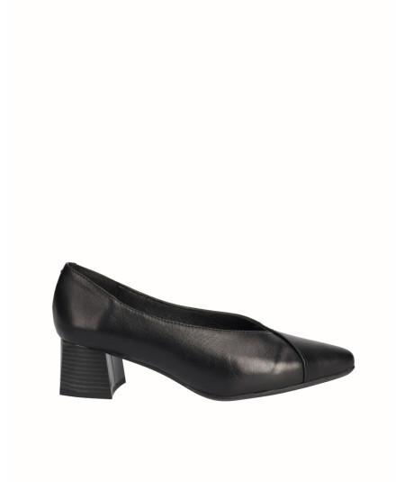 Black smooth leather heeled...