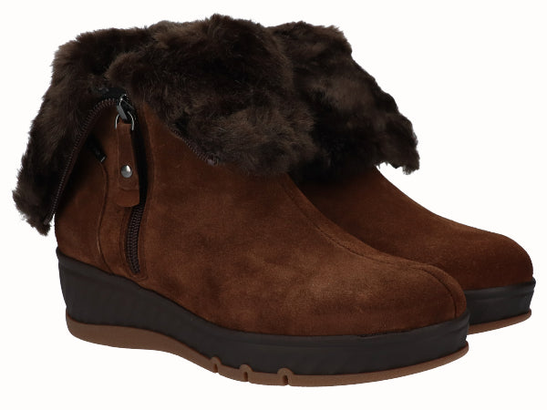 Botines Cuña Piel Hidrofugada y Pelo Moka