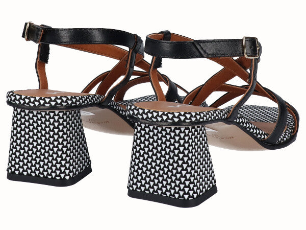 3880 Piramide Negro_3.jpg
